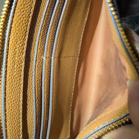 Tory Burch Mini Everly Leather Crossbody Bag Gorgeous In Excellent Condition! - Picture 7 of 10